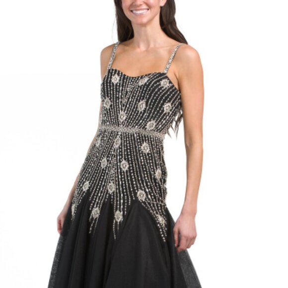 MAC DUGGAL Sleeveless Embellished Gown - Picture 2 of 6